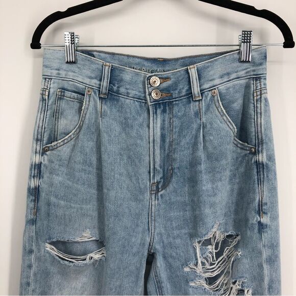 AMERICAN EAGLE Mom‎ Jeans Light Wash Destructed Womens Size 2L - Picture 3 of 8